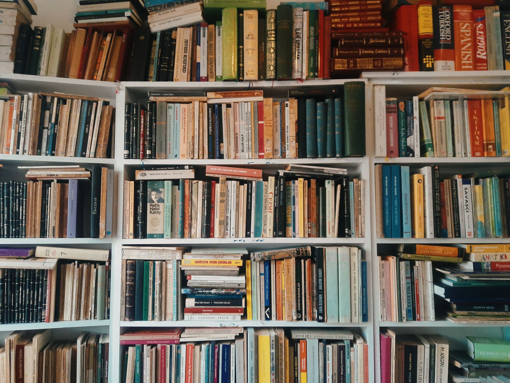 Cover image for 5 Unique Ways to Organize Books Without Bookshelves