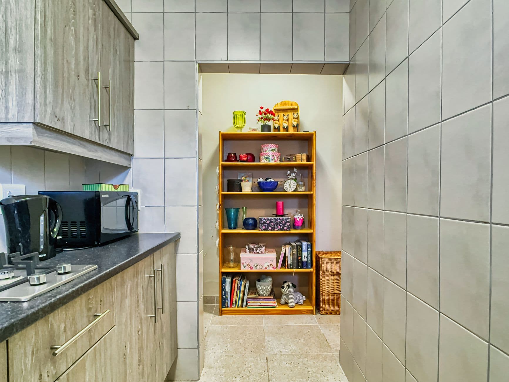 Cover image for Is Open Shelving Practical for Everyday Living?