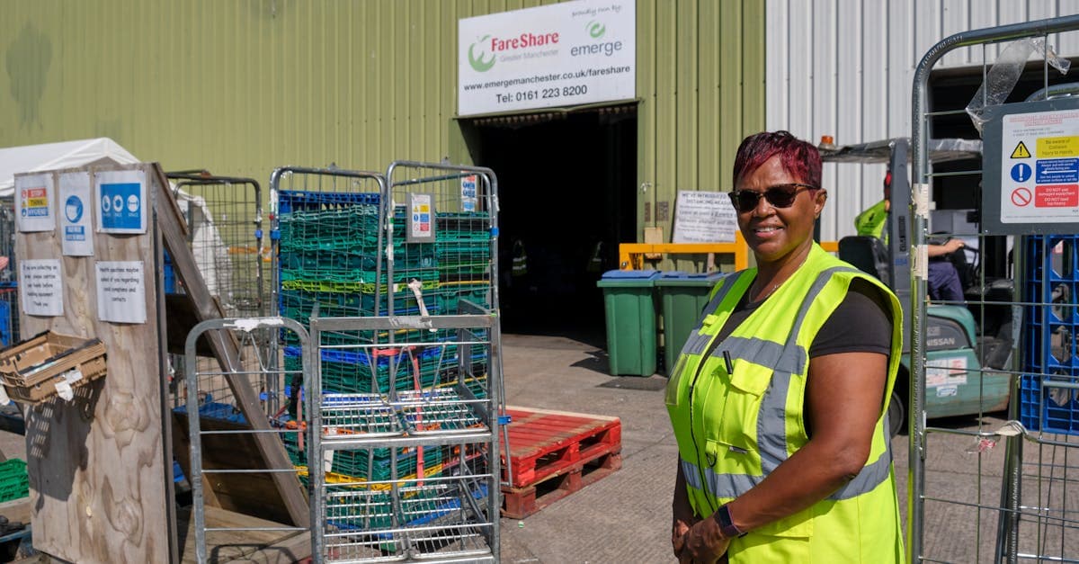 Cover Image for Warehouse Jobs Guide: Pay, Roles, and Career Tips